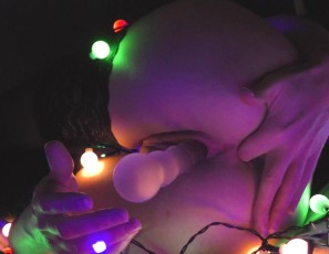 122316_samanta_all_tangled_up_in_christmas_lights_glass_dildo