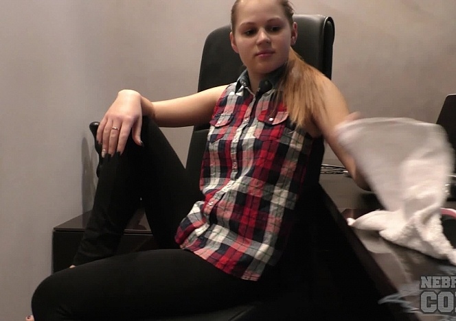 010516_new_girl_19yo_nika_o_masturbating_on_an_office_chair_with_a_thick_pink_dildo