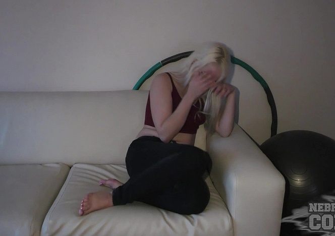 022119_white_casting_couch_with_hot_blonde_liz_rainbow_getting_herself_off_masturbating_with_a_rabbit_dildo