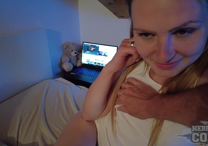 032922_hot_ginger_model_lea_sucking_dick_behind_the_scenes_while_on_vacation