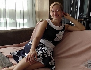 042618_new_girl_28yo_solvita_masturbating_with_a_dildo_on_the_casting_couch