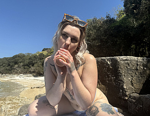 050325_sam_big_boobs_masturbating_on_a_public_beach_with_her_friends_naked_in_the_background