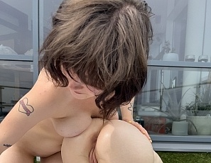 050824_double_dildo_lesbian_sex_outdoors_oily_sunbathing_models_sofie_and_ingrida