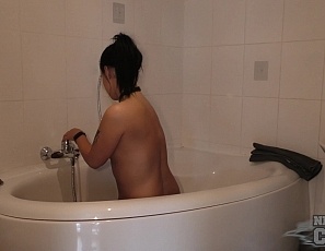 050919_fly_on_the_wall_voyeur_video_of_lola_ash_naked_at_home_and_rubbing_herself_off_privately