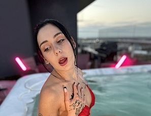 051625_sunset_jacuzzi_with_fucking_hot_spinner_dora_underwater_glass_dildo_masturbation