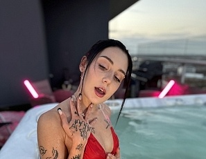 051625_sunset_jacuzzi_with_fucking_hot_spinner_dora_underwater_glass_dildo_masturbation