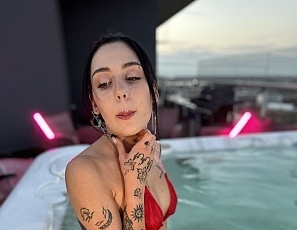 051625_sunset_jacuzzi_with_fucking_hot_spinner_dora_underwater_glass_dildo_masturbation