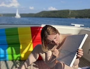 080924_nude_creative_porn_ingrida_and_diana_painting_naked_on_a_yacht_vacation