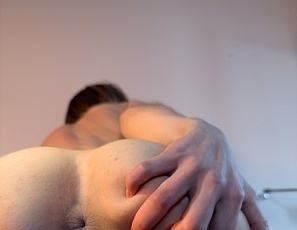 081525_ultra_skinny_poppy_back_in_studio_getting_herself_off_with_fingering_pussy_closeups