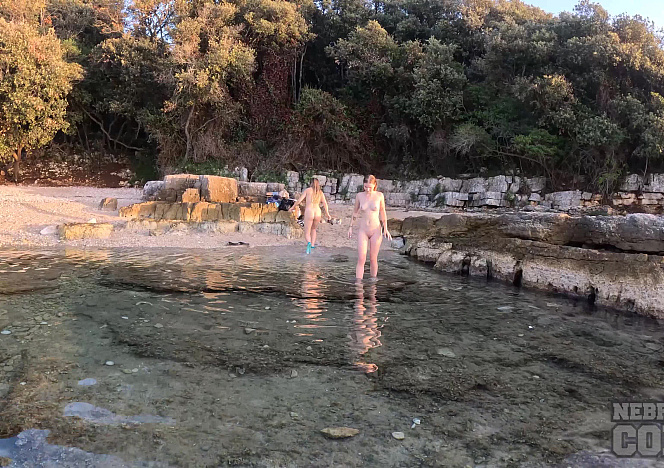 091426_naked_swimming_skinnydipping_underwater_filmilng_during_a_perfect_summer_sunset_with_babyhunterz_and_luana
