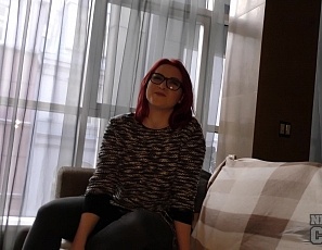 102615_ginger_big_boob_model_20yo_foxy_makes_her_first_time_naked_casting_video